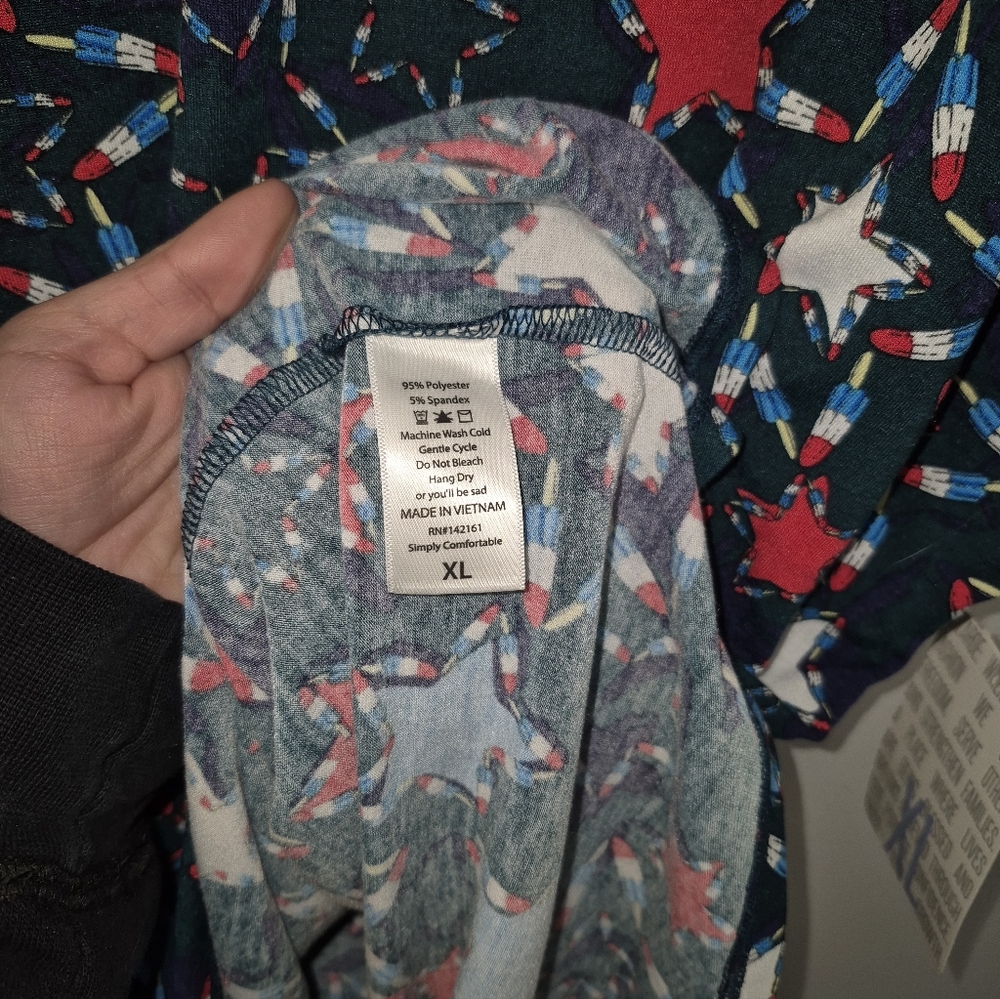 LuLaRoe Stars & Fireworks Patterned Irma Tunic Size XL - Picture 5 of 9